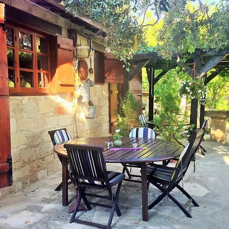 Tatil Evi Walnut Grove Vouni