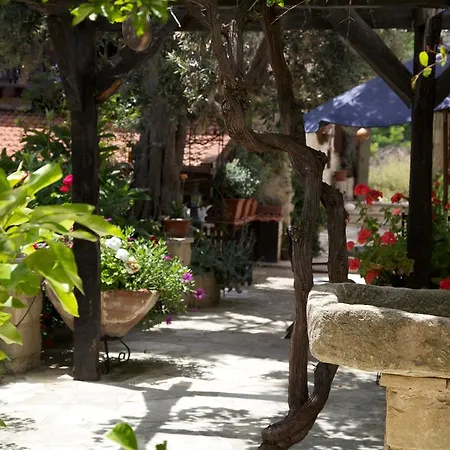 Walnut Grove * Vouni