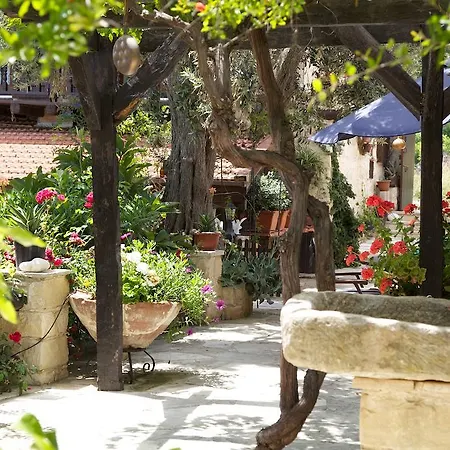 Walnut Grove Vouni