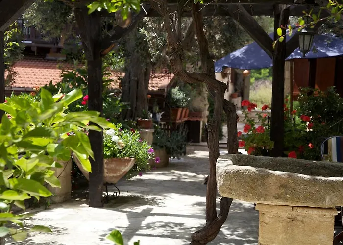 Walnut Grove * Vouni